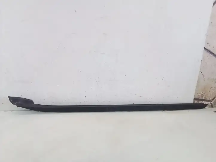 Hyundai i30 (2007 - 2012) Накладка стоек лобового стекла — фото 1