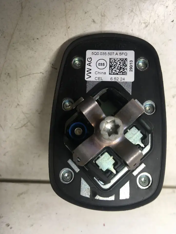 Skoda Karoq (2017 - ) 5Q0035507A GPS антенна — фото 2