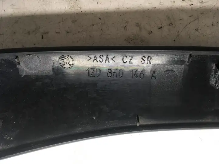 Skoda Octavia Mk2 (1Z) (2004 - 2013) 1Z9860146A Крышка рейлинга — фото 3