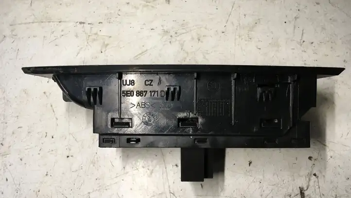 Skoda Octavia Mk3 (5E) (2013 - 2019) 5E0959857A Блок кнопок стеклоподъемников — фото 3