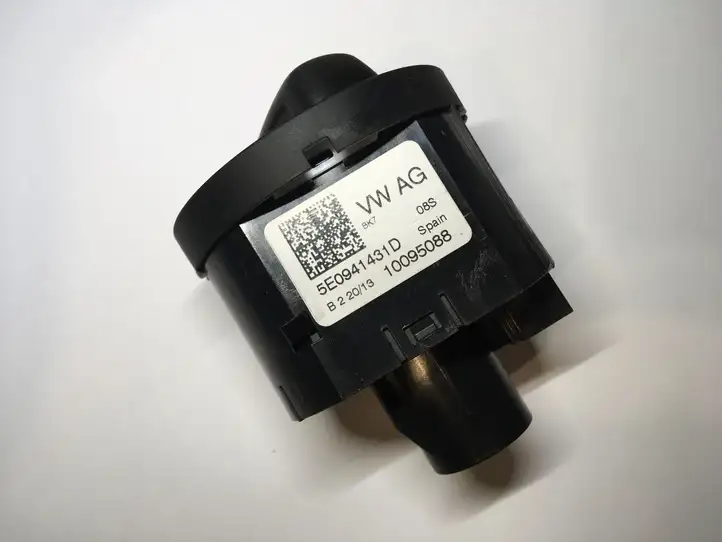 Skoda Octavia Mk3 (5E) (2013 - 2019) 5E0941431D Включатель фонарей — фото 3