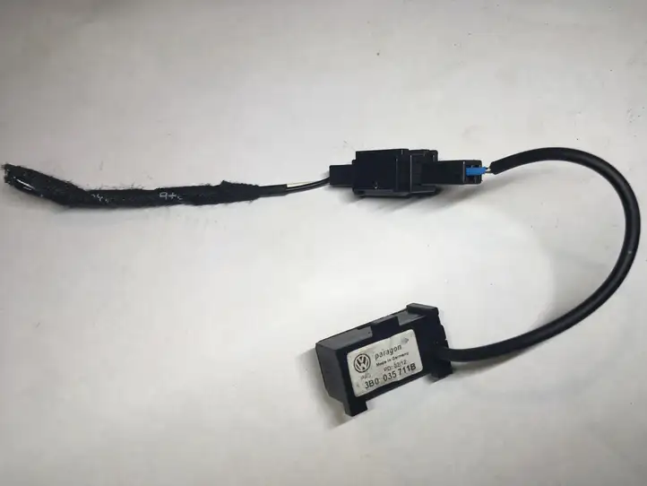 Skoda Octavia Mk3 (5E) (2013 - 2019) 3B0035711B Микрофон (Bluetooth / телефон) — фото 1