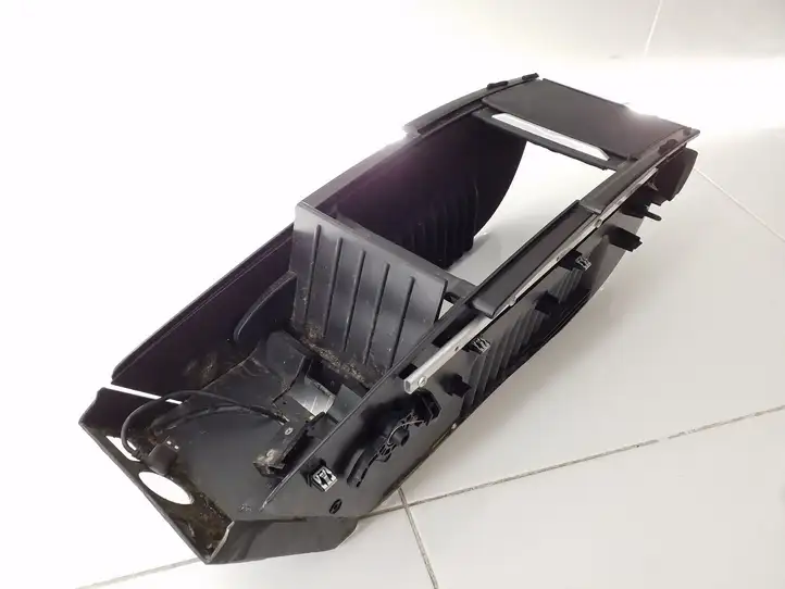 Tesla Model S (2016 - 2021) 103231602C Прочие детали салона — фото 3