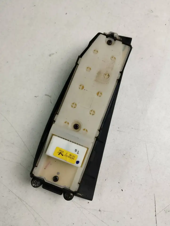 Toyota Avensis T250 (2006 - 2009) 8480205210B0 Блок кнопок стеклоподъемников — фото 1