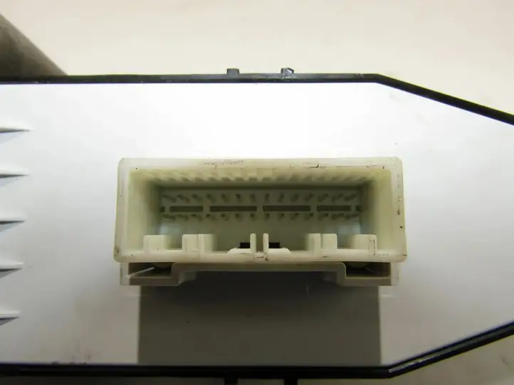 Hyundai Santa Fe (2012 - 2015) Кнопка стеклоподъемников — фото 4