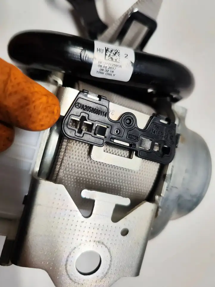 Mercedes-Benz C W205 (2014 - 2021) A2058906685 Задний ремень безопасности — фото 7