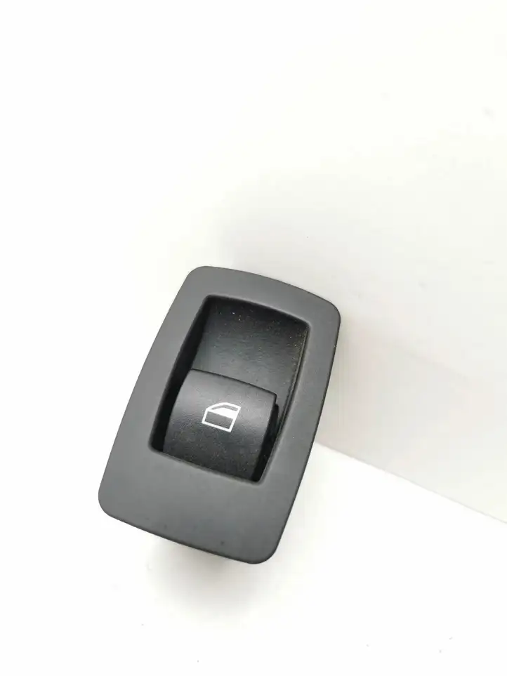 BMW 5 E60 E61 (2004 - 2010) 15939948 Кнопка стеклоподъемников — фото 1