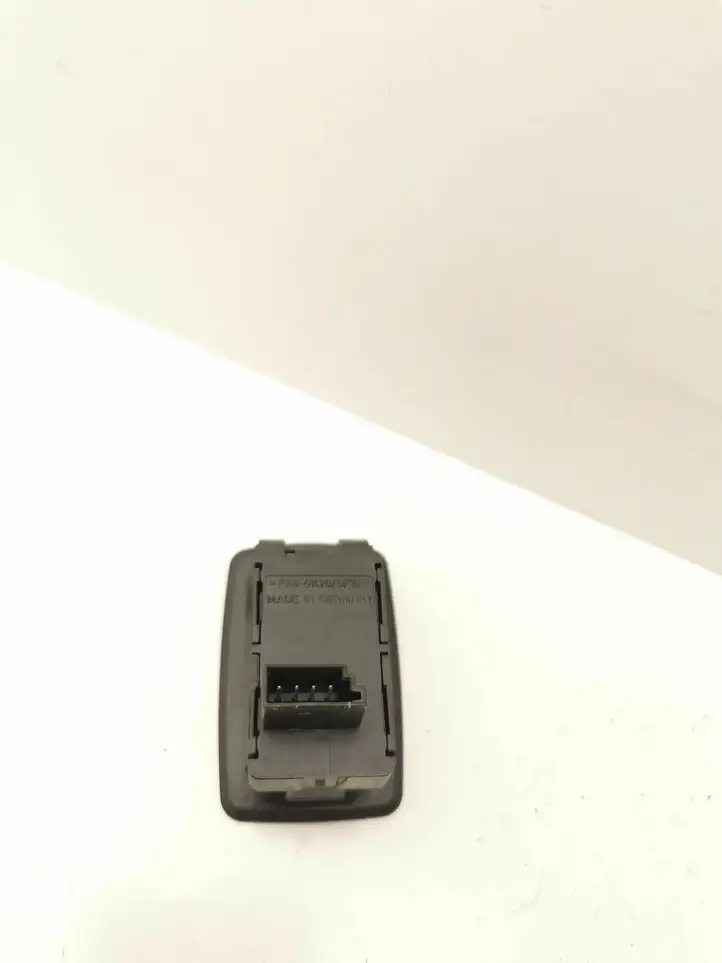 BMW 5 E60 E61 (2004 - 2010) 15939948 Кнопка стеклоподъемников — фото 3