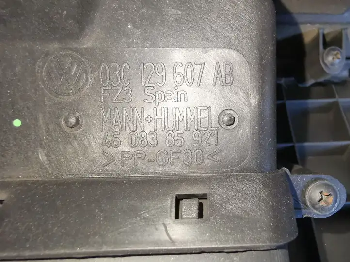 Audi A3/S3 8P (2004 - 2008) 03C129607AB Крышка двигателя декоративная — фото 3