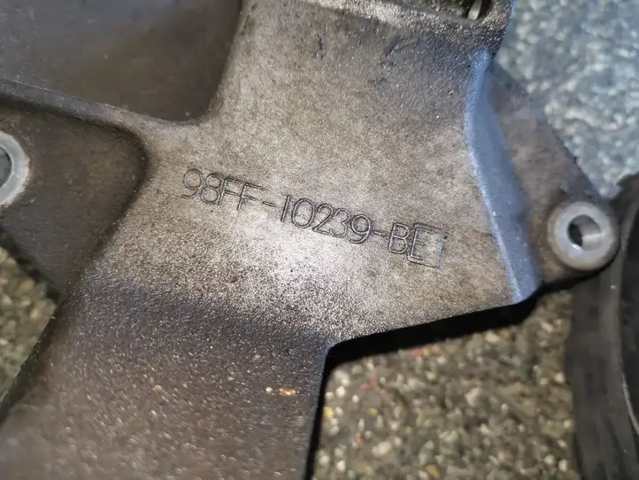 Ford Focus (1998 - 2004) 98FF10239BE Кронштейн двигателя — фото 2