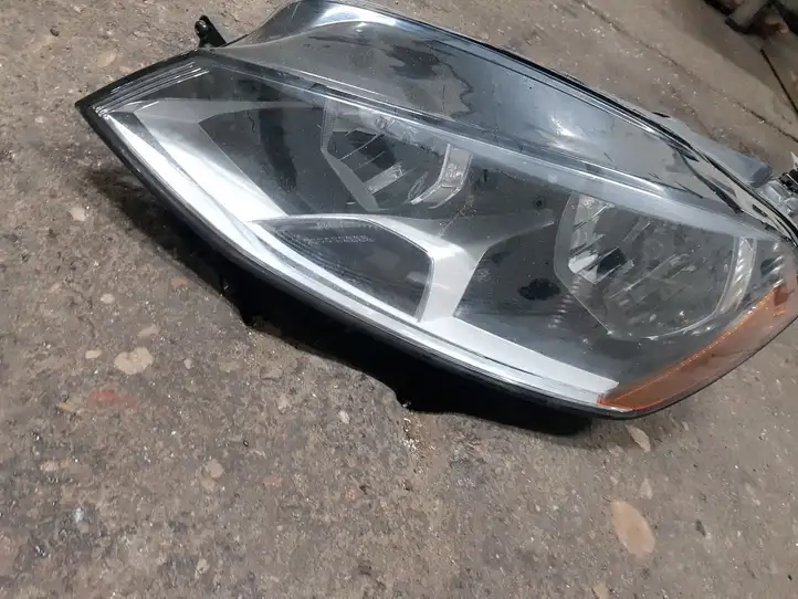 Volkswagen Golf VII (2013 - 2019) Передняя фара — фото 2