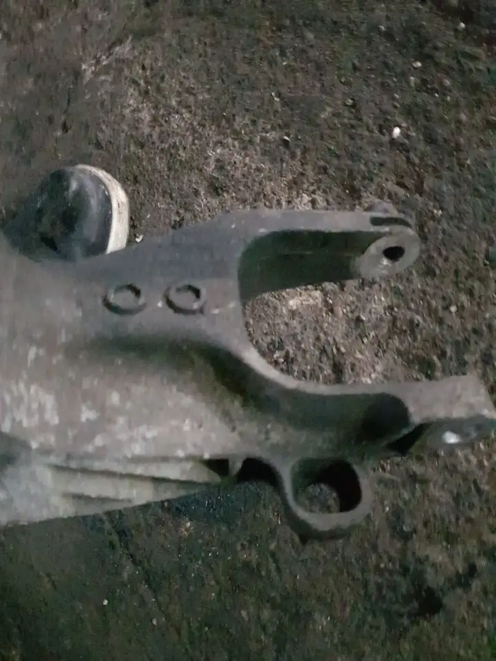 Volkswagen Transporter - Caravelle T5 (2003 - 2009) Кронштейн двигателя — фото 3