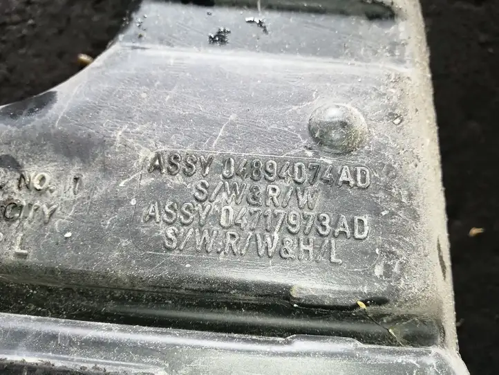 Chrysler Voyager (2001 - 2004) 04717973AD Бачок омывателя стекла — фото 3