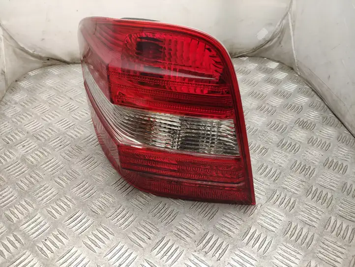 Mercedes-Benz ML W164 (2005 - 2011) A1648201964 Задний фонарь в кузове — фото 1