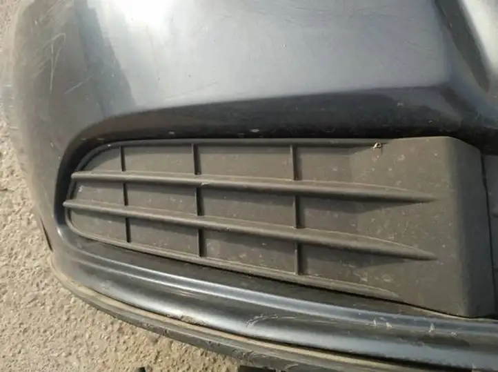 Volvo S40 (2007 - 2012) Нижняя решетка переднего бампера — фото 1