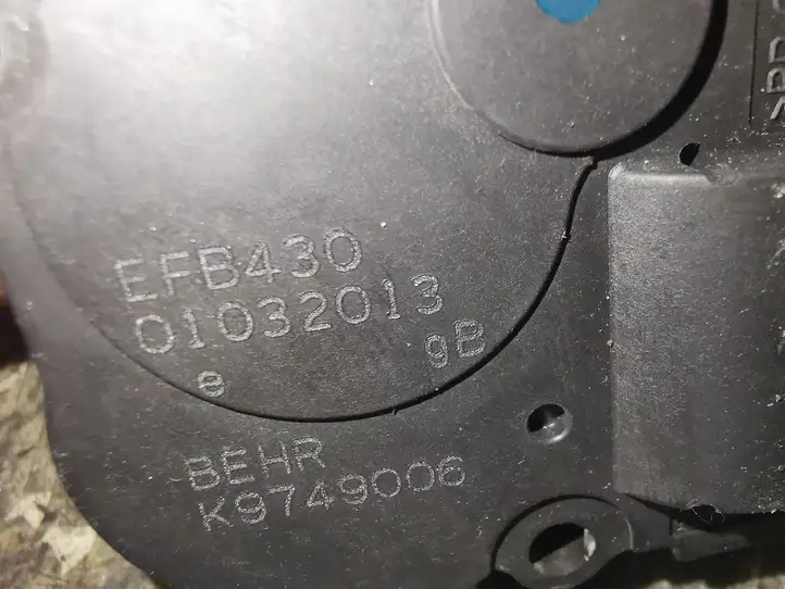 Audi A4 S4 B8 8K (2011 - 2015) EFB430 Двигатель задвижки потока воздуха — фото 3