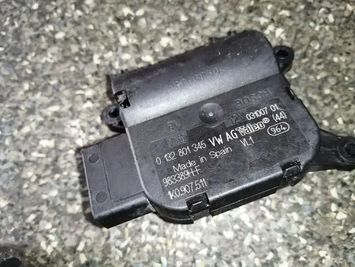 Volkswagen Touran I (2003 - 2010) 1K0907511 Двигатель задвижки потока воздуха — фото 2