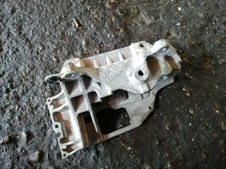 Nissan Juke I F15 (2010 - 2018) Кронштейн двигателя — фото 1
