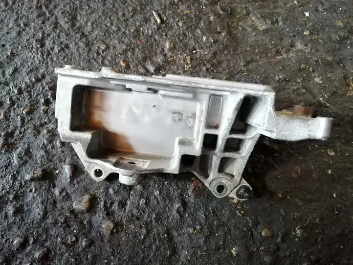 Nissan Juke I F15 (2010 - 2018) Кронштейн двигателя — фото 2