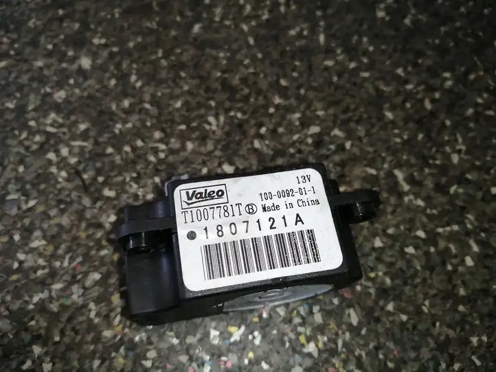 Nissan Juke I F15 (2010 - 2018) T1007781T Двигатель задвижки потока воздуха — фото 3