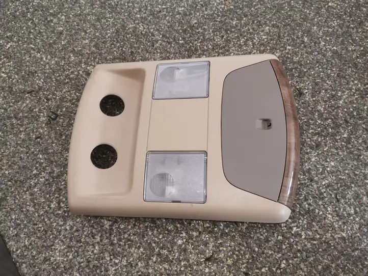 Nissan Quest (2003 - 2009) 970457AA Задняя подсветка — фото 1