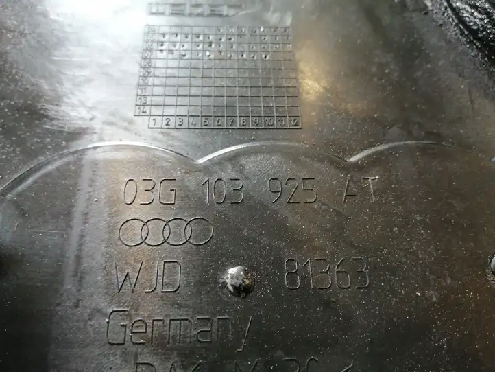 Audi A6 S6 C6 4F (2008 - 2011) 03G103925AT Крышка двигателя декоративная — фото 2