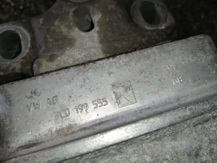 Volkswagen PASSAT B7 (2011 - 2014) 3C0199555R Опора двигателя — фото 3