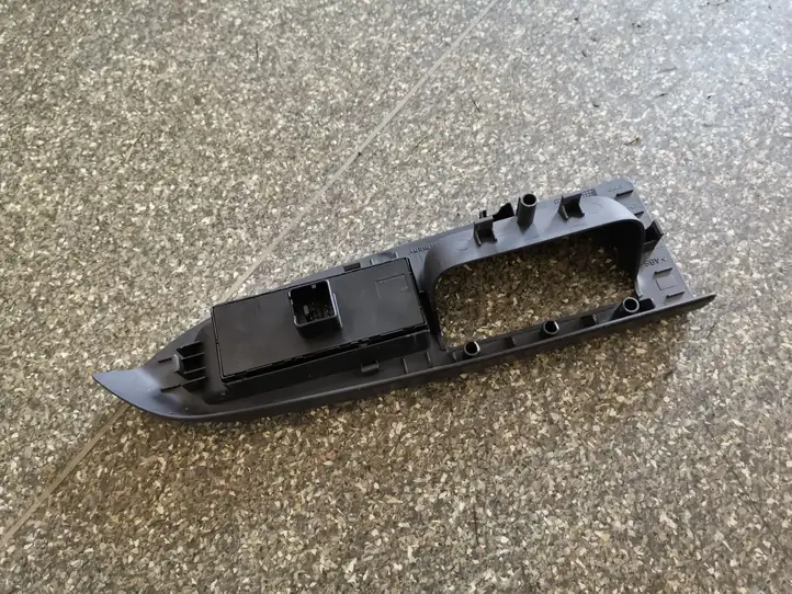 Volkswagen Touran II (2010 - 2016) 5K4959857 Блок кнопок стеклоподъемников — фото 2