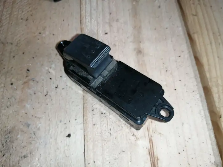 Mazda 5 (2005 - 2010) CC3366370A Кнопка стеклоподъемников — фото 1