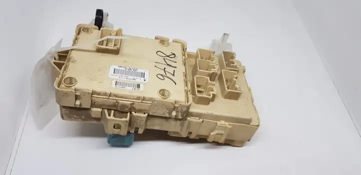 Toyota Corolla Verso AR10 (2004 - 2009) 892210F010 Блок предохранителей — фото 1
