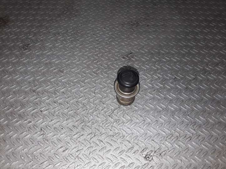 Toyota Corolla Verso AR10 (2004 - 2009)   Прикуриватель