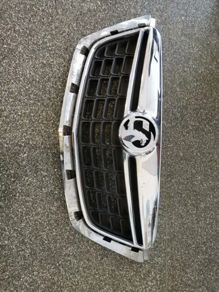Buick Encore I (2012 - 2019) 95391786 Верхняя решетка радиатора — фото 1