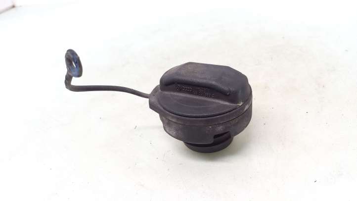 Audi A4 (2000 - 2006)  1J0201553C Закручивающаяся крышка