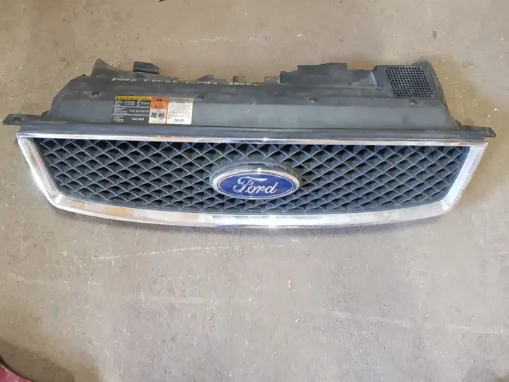 Ford Focus C-MAX (2003 - 2010) 3M518200A Верхняя решетка радиатора — фото 1