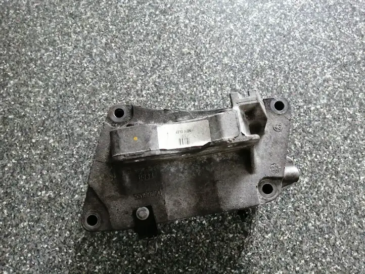Opel Corsa D (2006 - 2010) 55199250 Кронштейн двигателя — фото 1