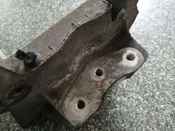 Opel Corsa D (2006 - 2010) 55199250 Кронштейн двигателя — фото 2