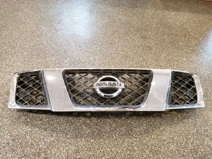 Nissan Pathfinder R51 (2005 - 2012) Верхняя решетка радиатора — фото 1
