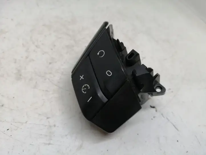 Volvo XC90 (2002 - 2006) 30710265 Кнопки на рулевом колесе — фото 1