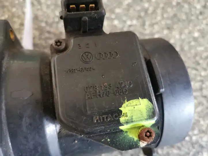 Audi A6 S6 C5 4B (1997 - 2001) 078133471C Датчик массового расхода воздуха — фото 3