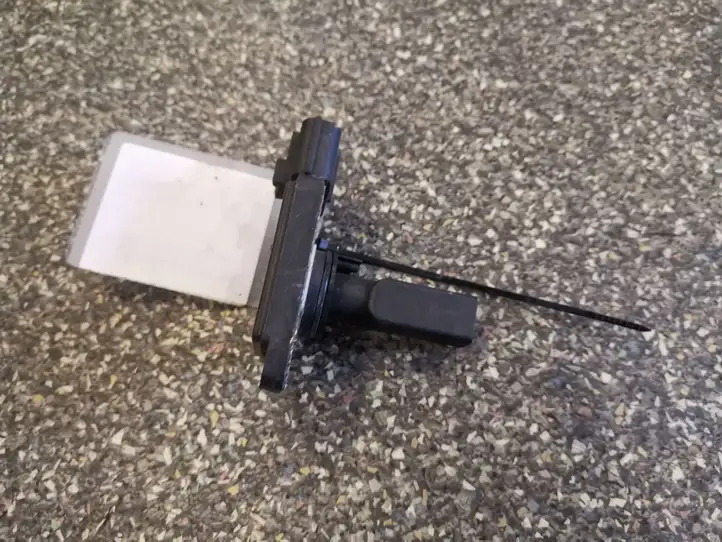 Ford Mondeo Mk III (2000 - 2007) XS7F12B579AA Датчик массового расхода воздуха — фото 1