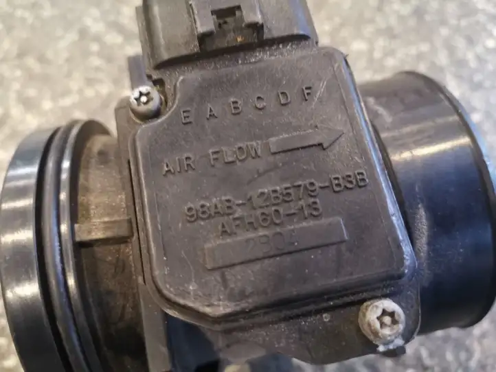 Ford Focus (1998 - 2004) 98AB12B579B3B Датчик массового расхода воздуха — фото 2