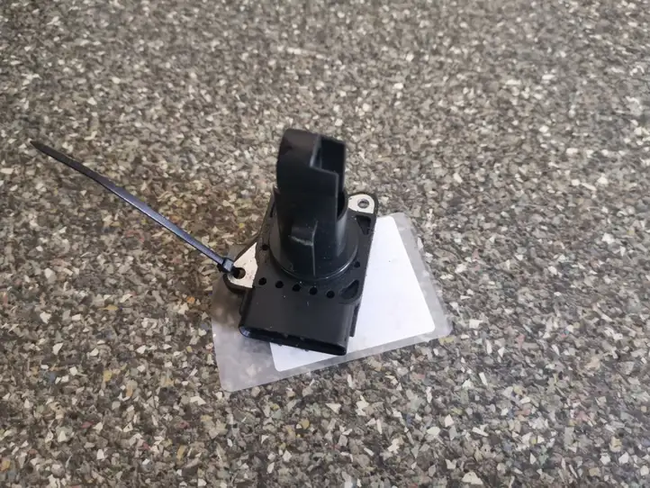 Toyota RAV 4 (XA20) (2000 - 2005) 2220422010 Датчик массового расхода воздуха — фото 2