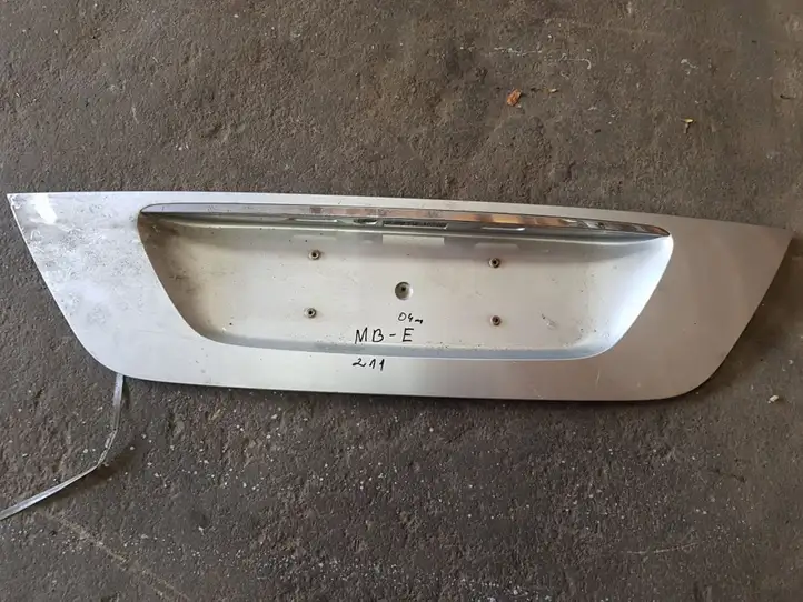 Mercedes-Benz E W211 (2002 - 2009) 2117500237 Прочая отделка багажника — фото 1