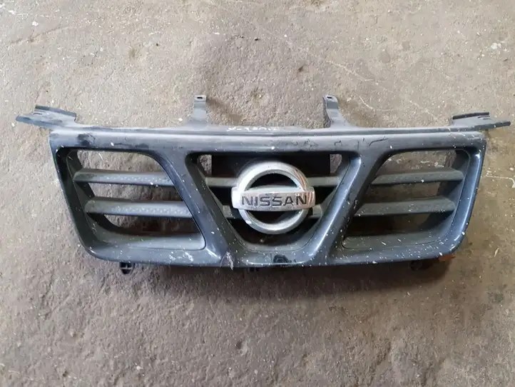 Nissan X-Trail T30 (2001 - 2007) Верхняя решетка радиатора — фото 1