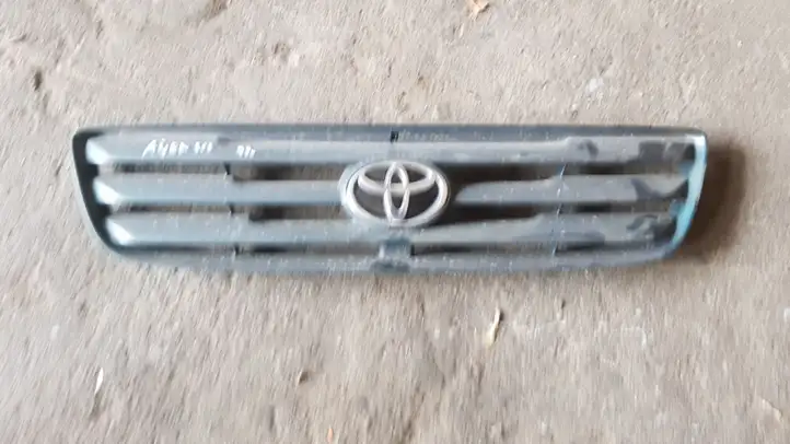 Toyota Avensis T220 (2000 - 2003) 5310144010 Верхняя решетка радиатора — фото 1