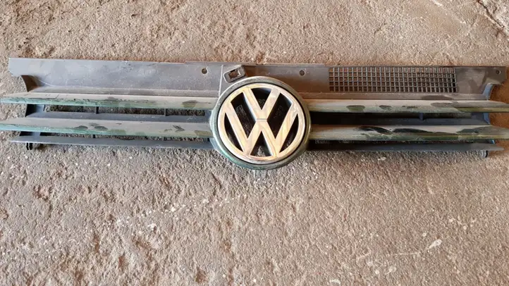 Volkswagen Golf IV (1998 - 2005) 1J0853651F Верхняя решетка радиатора — фото 1