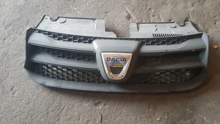 Dacia Sandero (2012 - 2016) 623107634R Верхняя решетка радиатора — фото 1