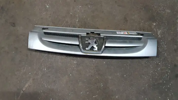 Peugeot Partner (2002 - 2008) 9644758777 Верхняя решетка радиатора — фото 1