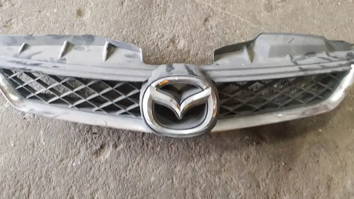 Mazda 5 (2005 - 2010) Верхняя решетка радиатора — фото 2