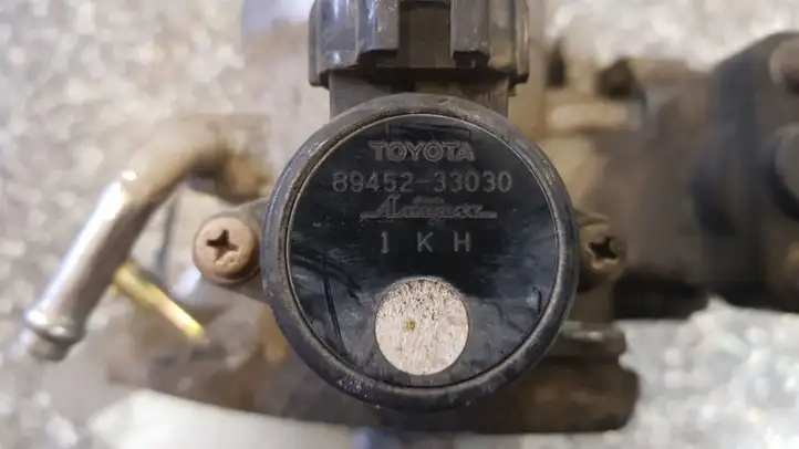 Toyota RAV 4 (XA20) (2000 - 2005) 8945233030 Дроссельная заслонка — фото 2
